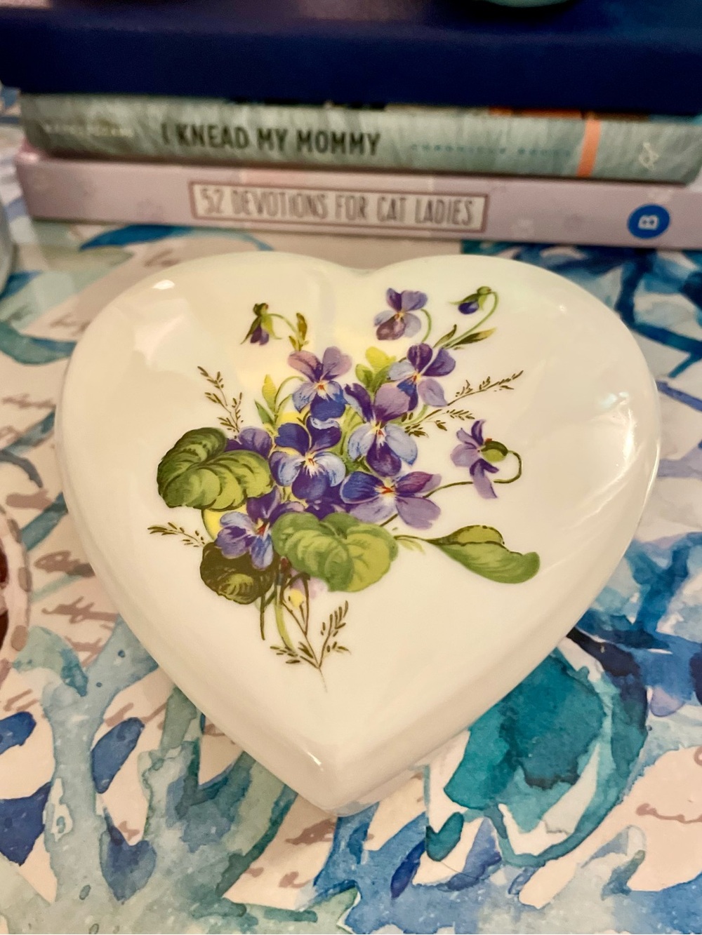 Vintage Gerold Porzellan Heart-Shaped Porcelain Trinket Box with Lid – Violets